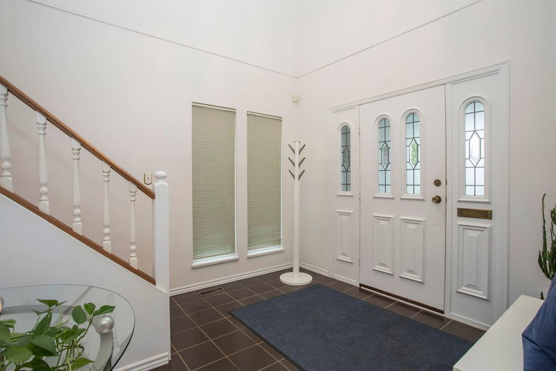 842 Lighthouse Court, Coquitlam, V3J 7N6 | Image 3