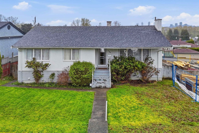 4465 Price Crescent