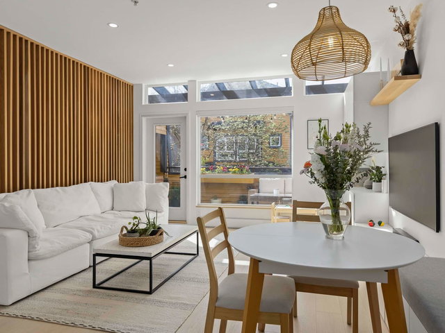 1065 Pender Street E