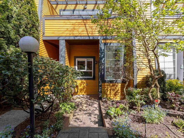 1065 Pender Street E