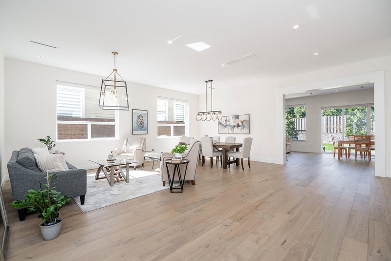 576 Linton Street, Coquitlam, V3J 6J2 | Image 3