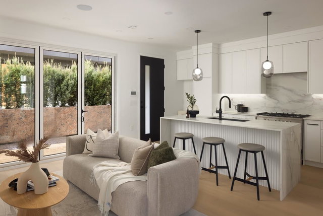 1 - 421 23rd Avenue W