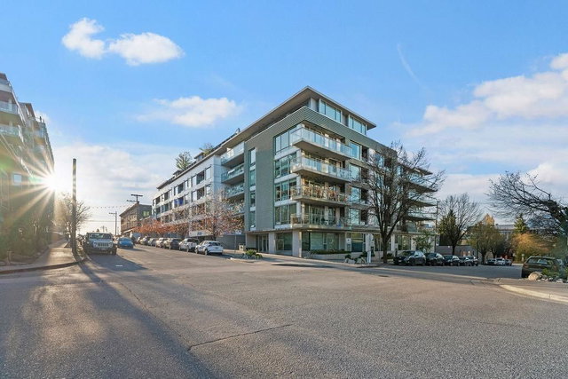 317 - 289 6th Avenue E