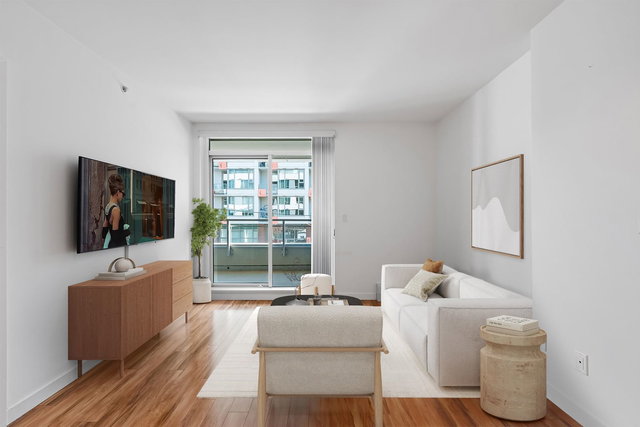 317 - 289 6th Avenue E