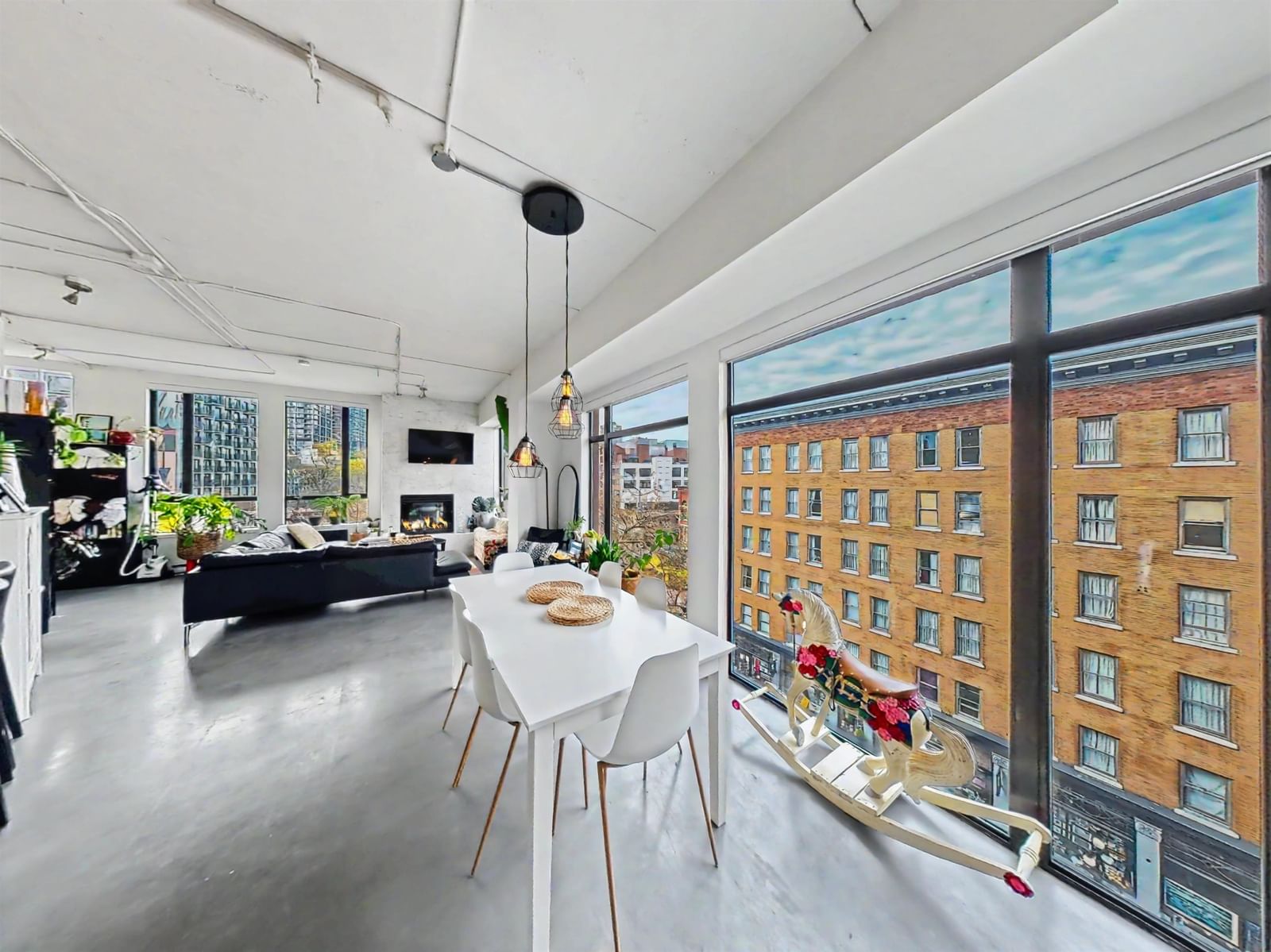 Listing Image 11