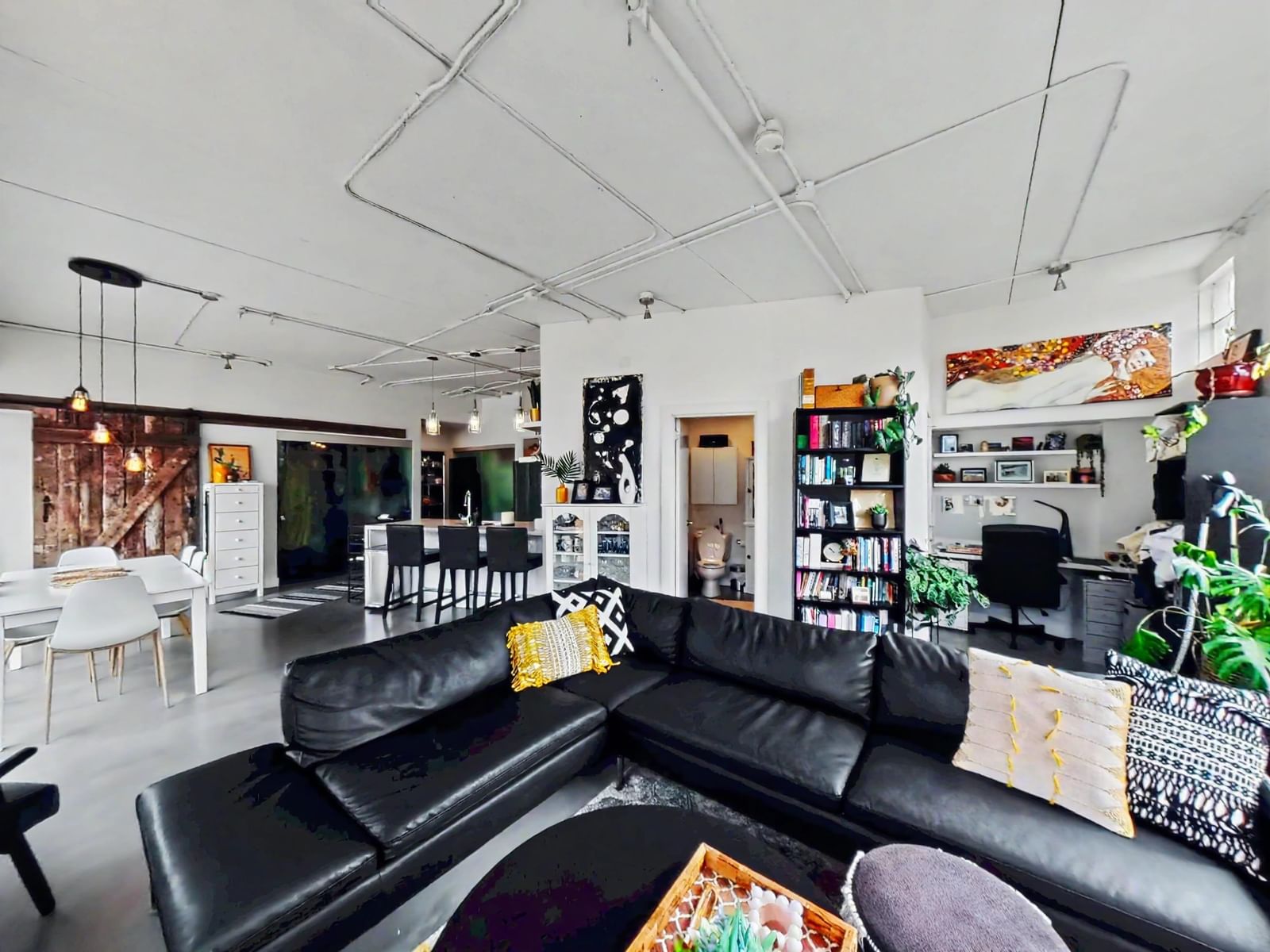 Listing Image 14