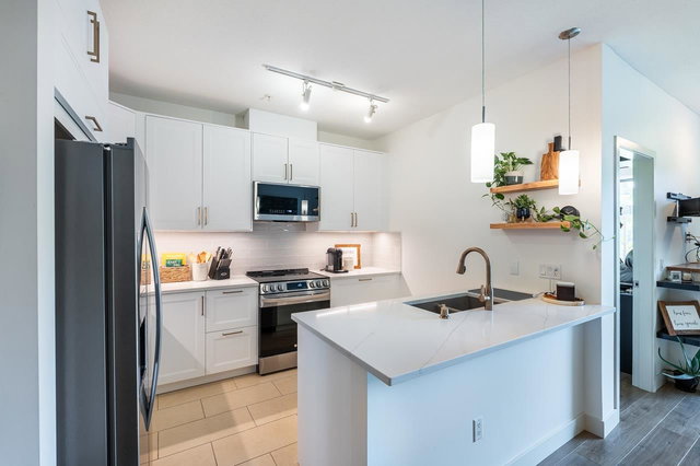 318 - 2477 Kelly Avenue