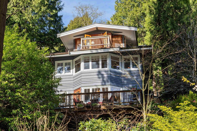 6524 Wellington Avenue, West Vancouver, British Columbia