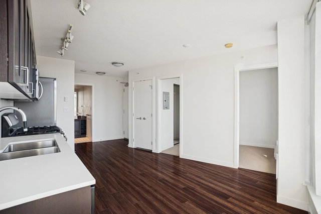 1010 - 4815 Eldorado Mews