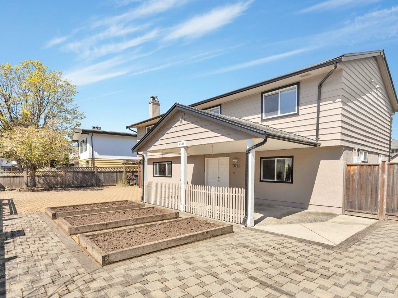Listing Image 4