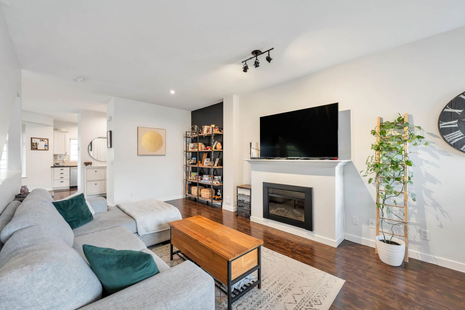 Listing Image 14