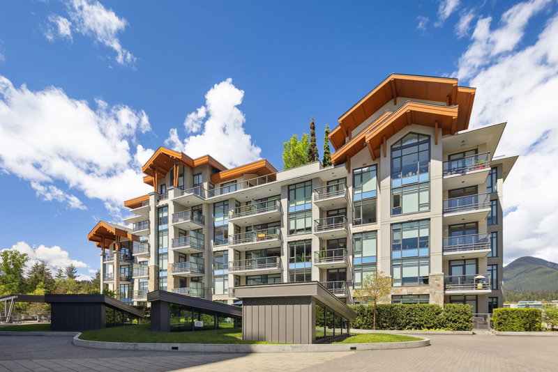 2780 Valley Centre Avenue #403, North Vancouver, British Columbia