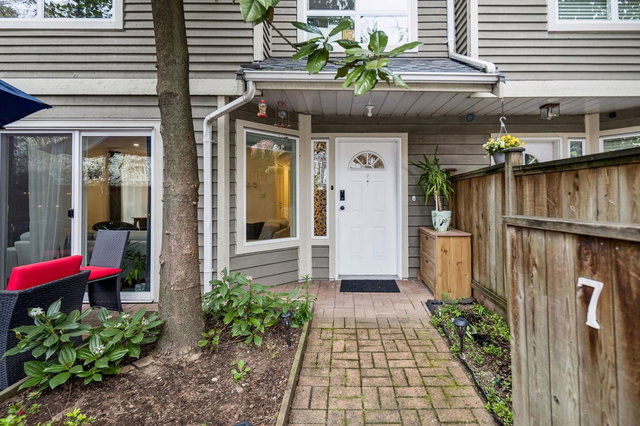 7 - 848 16th Street W