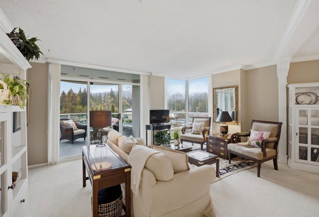 704 - 995 Roche Point Drive