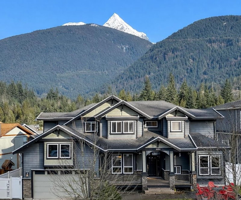 1031 Jay Crescent, Squamish, British Columbia