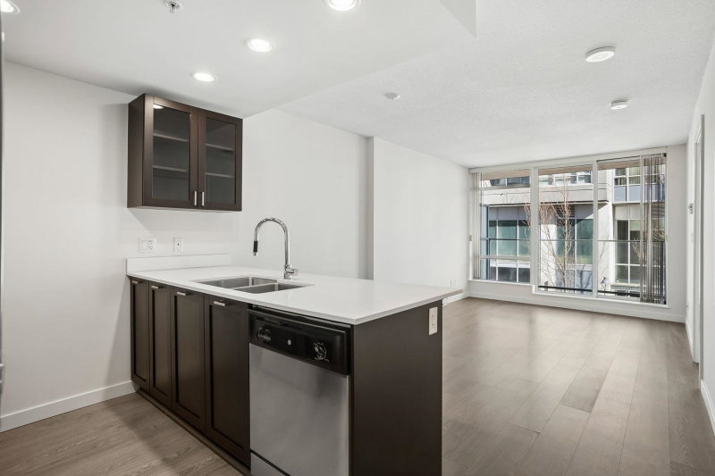 206 - 4815 Eldorado Mews