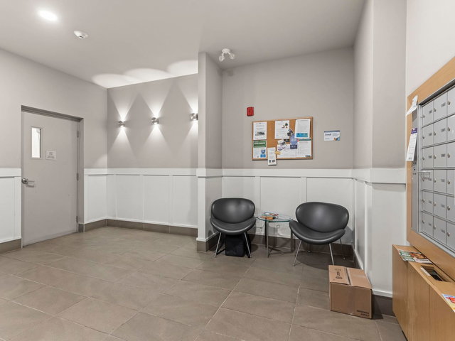 302 - 688 19 Avenue E