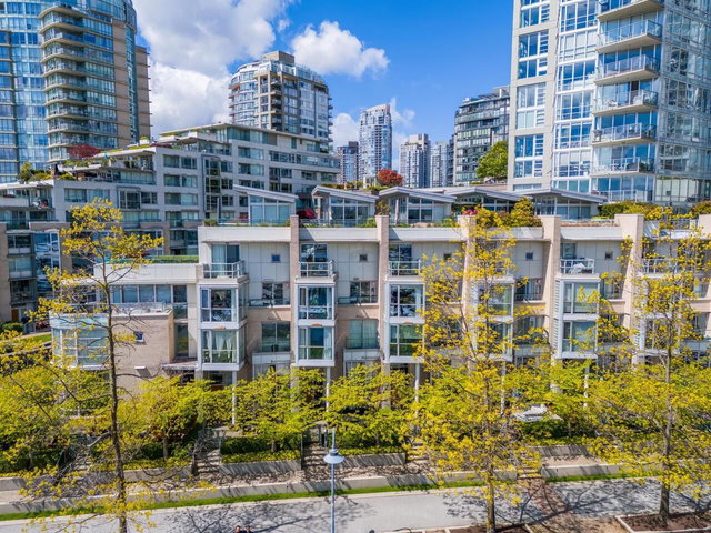 321 - 1228 Marinaside Crescent