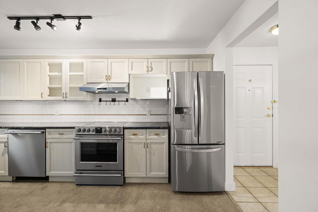 302 - 5556 201a Street