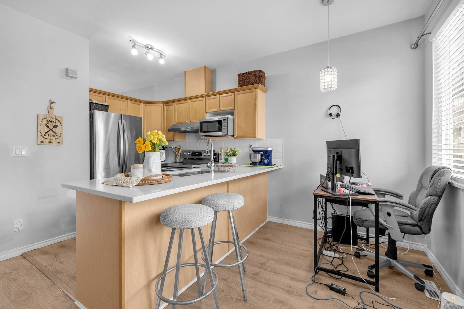 Listing Image 19