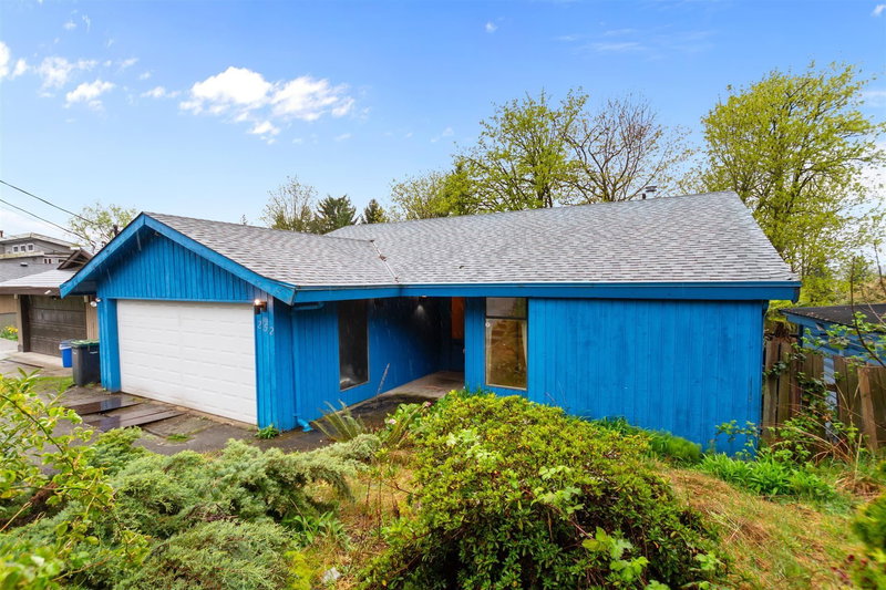 252 Montgomery Street, Coquitlam, V3K 5E8 | Image 2