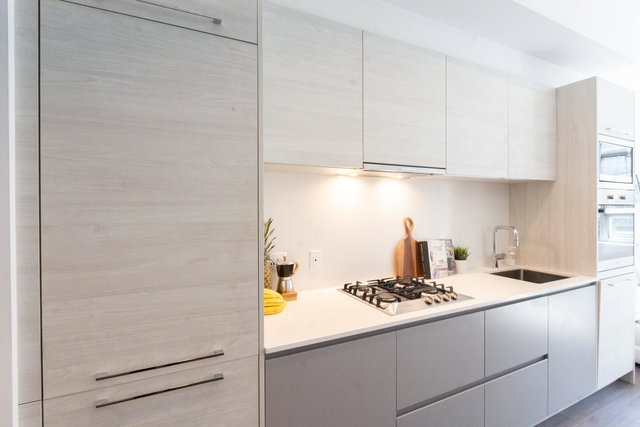 106 - 523 King Edward Avenue W