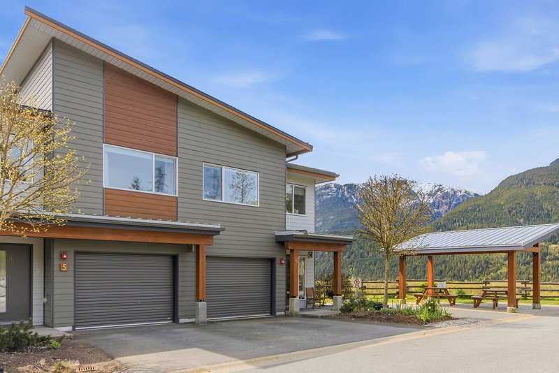 5 - 41365 Skyridge Place, Squamish, V8B 0Y6 | Image 2