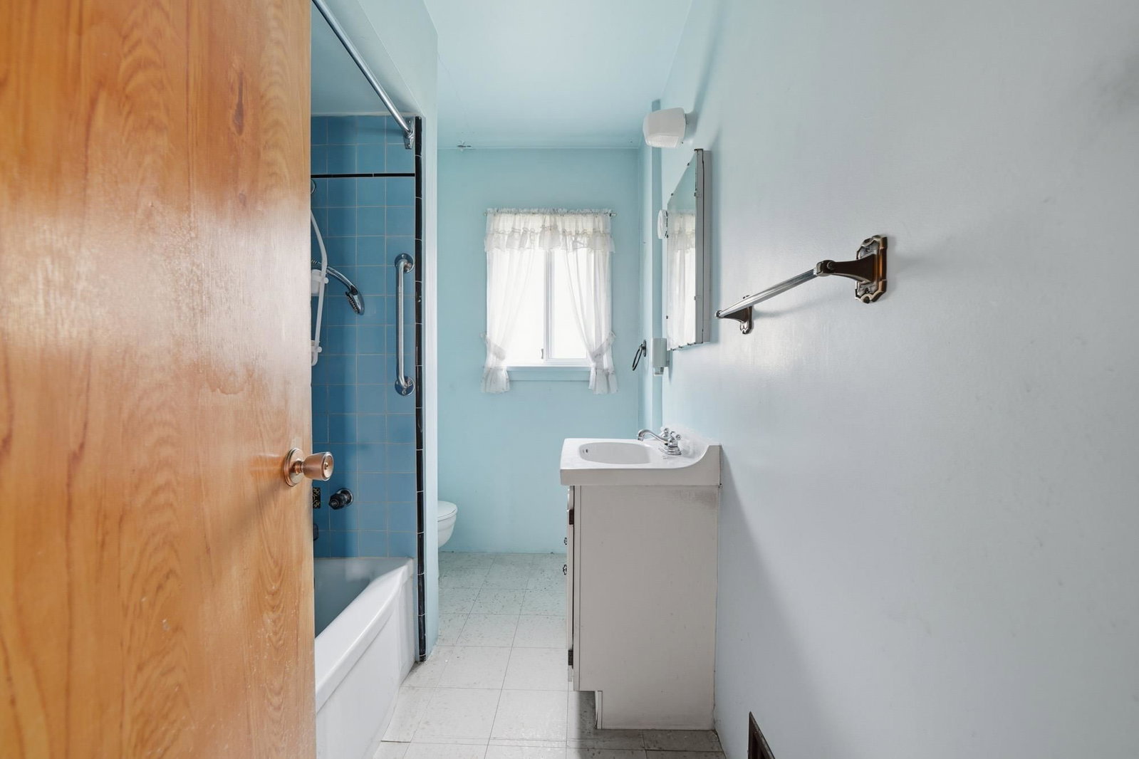 Listing Image 12