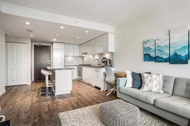 810 - 2388 Madison Avenue