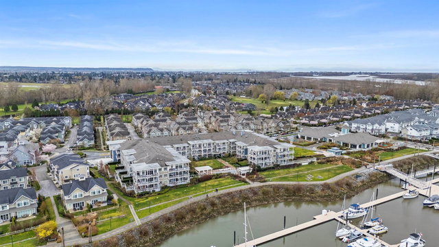 220 - 5535 Admiral Way