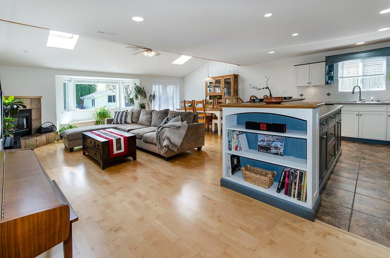 994 Weldon Court, Port Moody, V3H 1H4 | Image 2