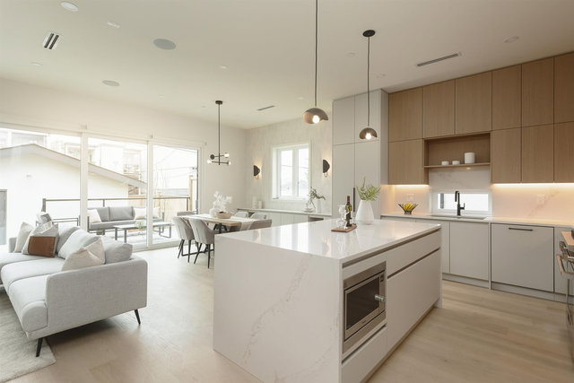 2 - 735 10th Avenue E