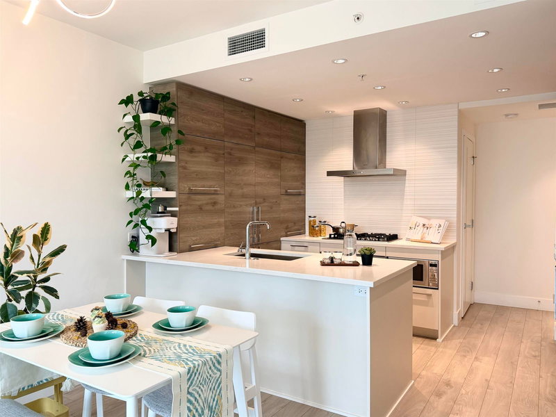 7388 Kingsway #911, Burnaby, British Columbia