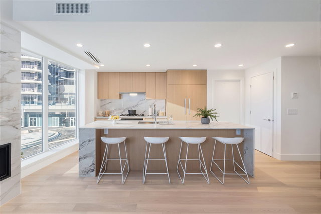 301 - 1475 Foster Street