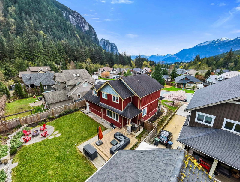 38618 Cherry Drive, Squamish, V8B 0C2 | Image 3