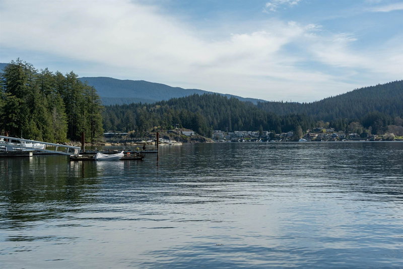 4515 Stonehaven Avenue, North Vancouver, V7G 1E7 | Image 2