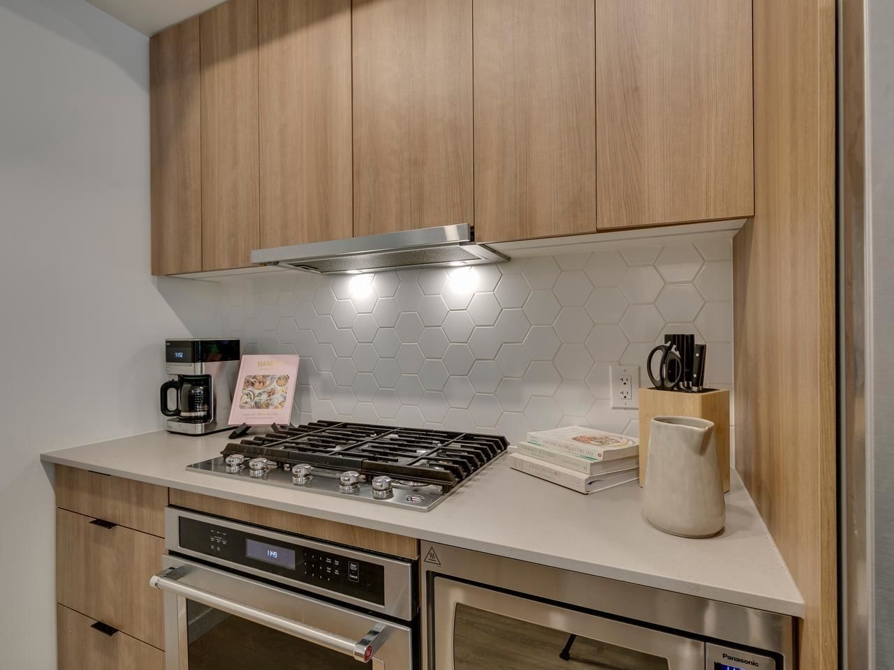 Listing Image 10