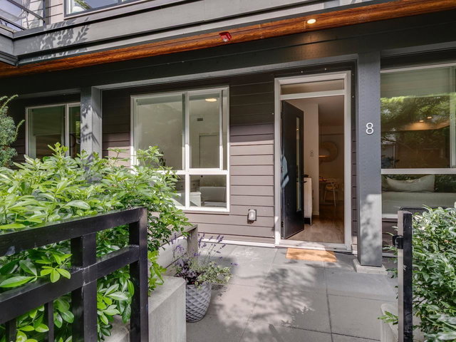 8 - 533 3rd Street E