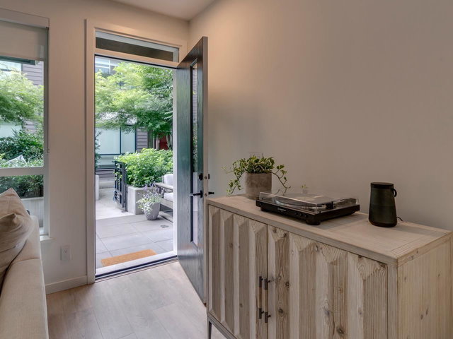 8 - 533 3rd Street E