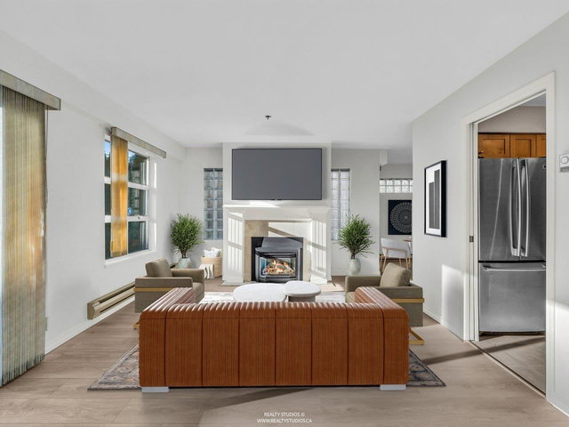 202 - 966 14th Avenue W