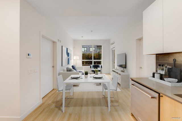 102 - 645 Como Lake Avenue