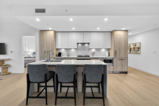 405 - 657 Marine Drive