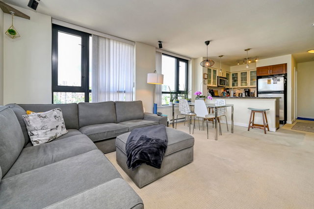 1307 - 1 Renaissance Square