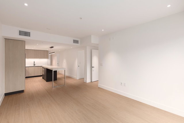 210 - 2235 Broadway E