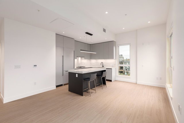 602 - 2235 Broadway E