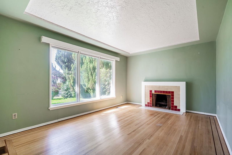 15405 Semiahmoo Avenue, White Rock, V4B 1T6 | Image 3