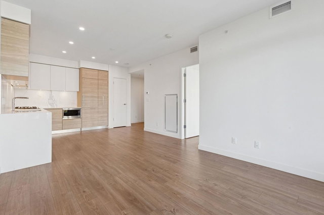 708 - 585 Austin Avenue