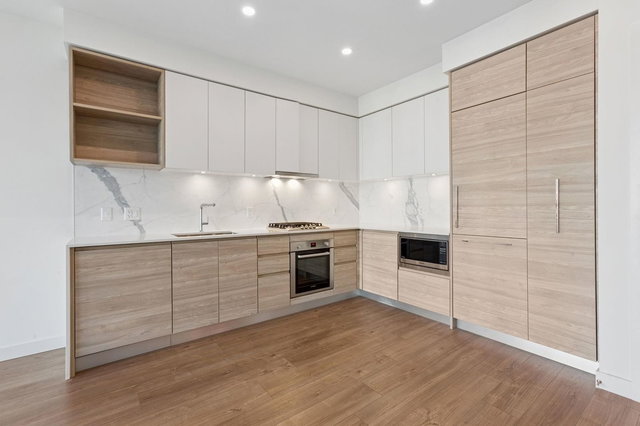 708 - 585 Austin Avenue