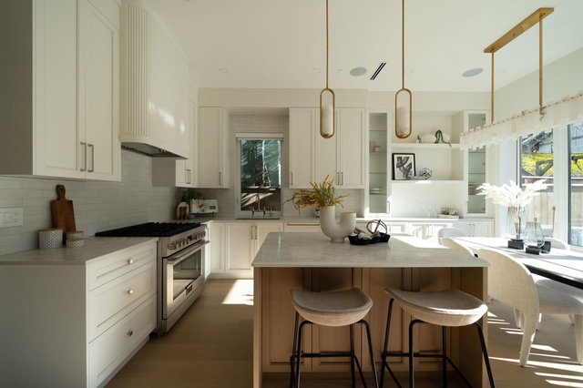 2 - 864 16th Avenue E