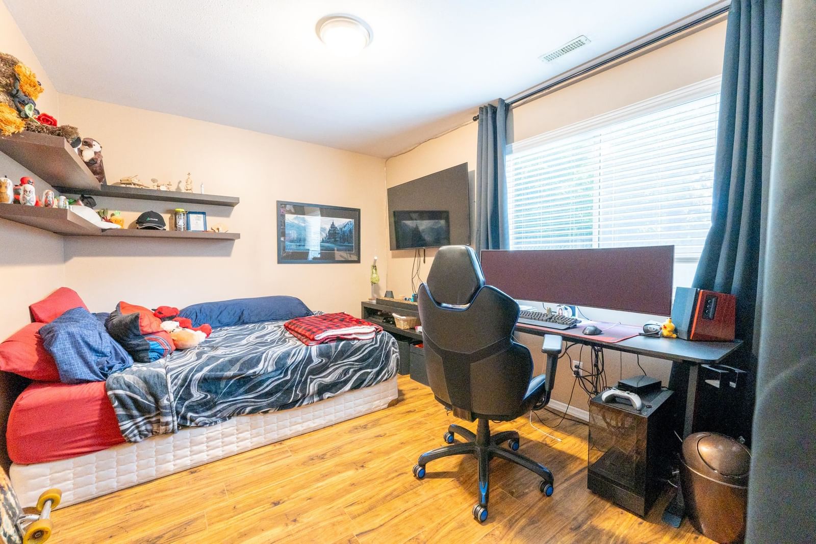 Listing Image 14